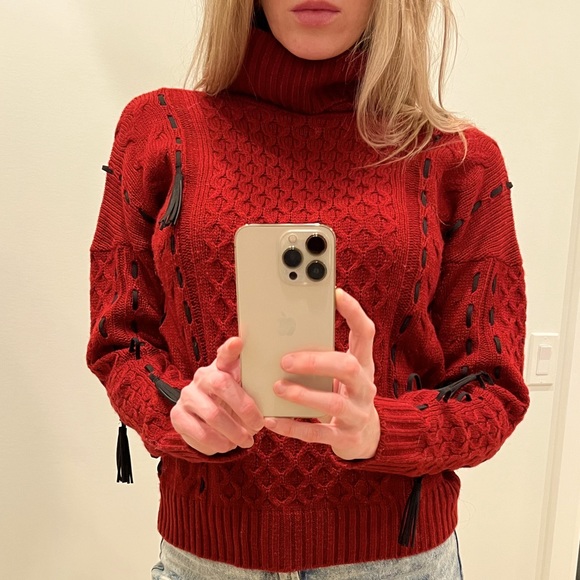 Unique maroon turtle neck with laces - Picture 3 of 4